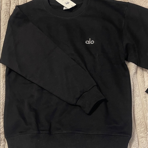 ALO Yoga women’s Classic Black Crewneck Sweater - Picture 4 of 4